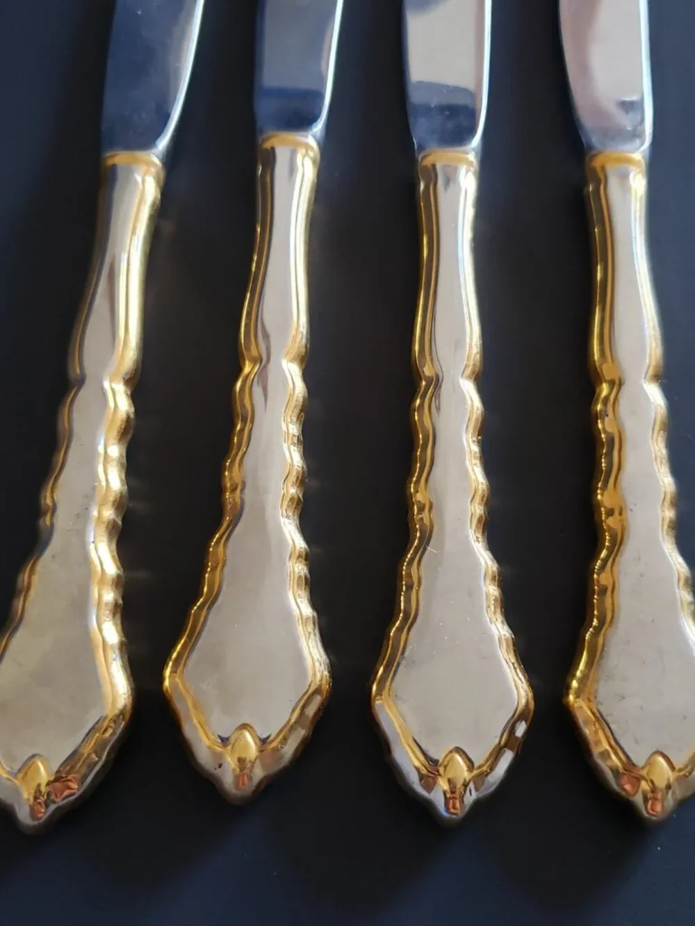 4pc Oneida GOLDEN ROYAL CHIPPENDALE Community Stainless Flatware Dinner Knife 9